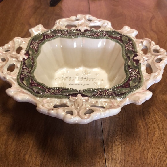 Beautiful Ceramic Christmas Dish - Picture 3 of 17